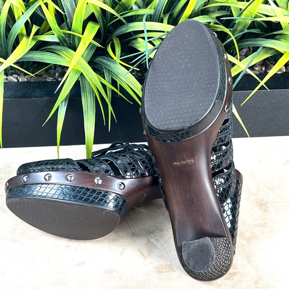 New w/o box: Stuart Weiztman Black Platform Sandals in 9 *RARE* style very chic - Picture 9 of 11